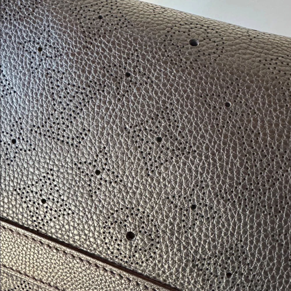 Louis Vuitton Mahina leather handbag‎